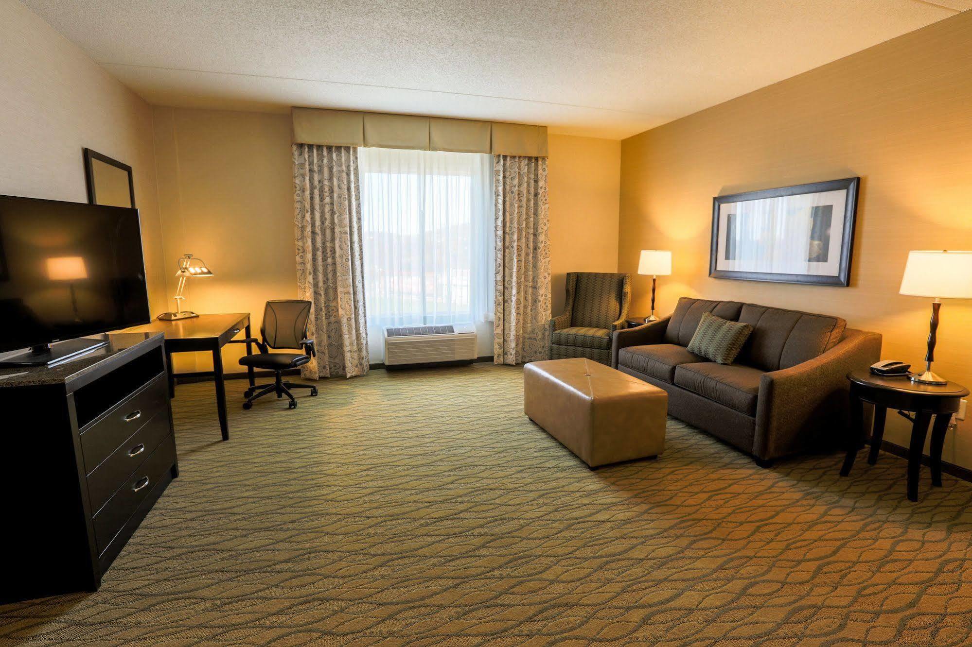 Hilton Garden Inn Indiana At Iup Экстерьер фото
